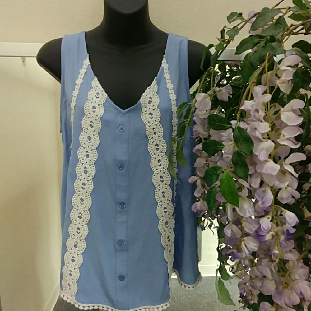 Mine Sleeveless Top with Lace Applique